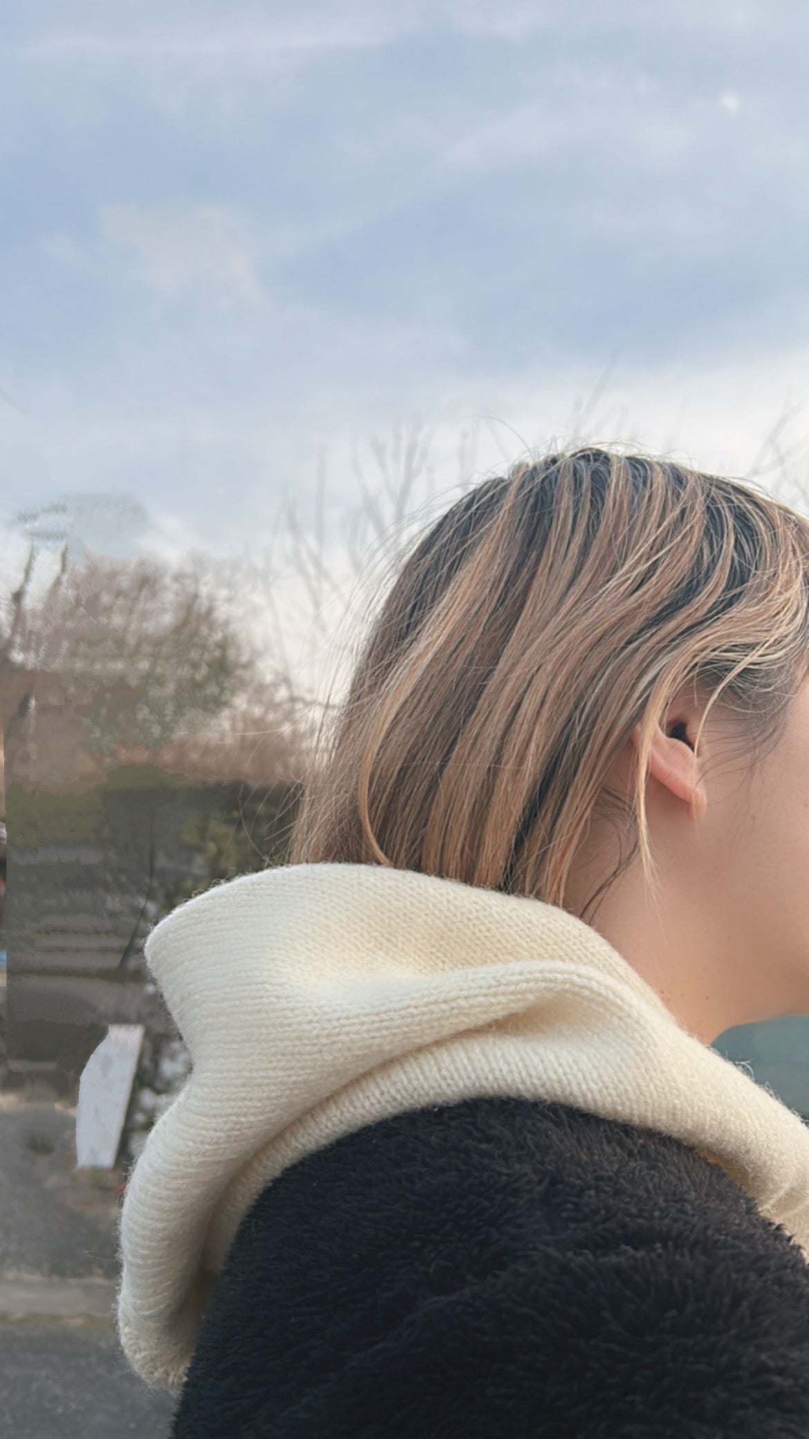 羊ノ糸のバラクラバ(フード付きネックウォーマー)
日本国内で利用されることのなかった羊毛を引き取り、太陽光で温めた井戸水で洗います。その後、紡績・撚糸工場で毛糸にします。羊ノ糸をホールガーメント編み機で編んでいます。